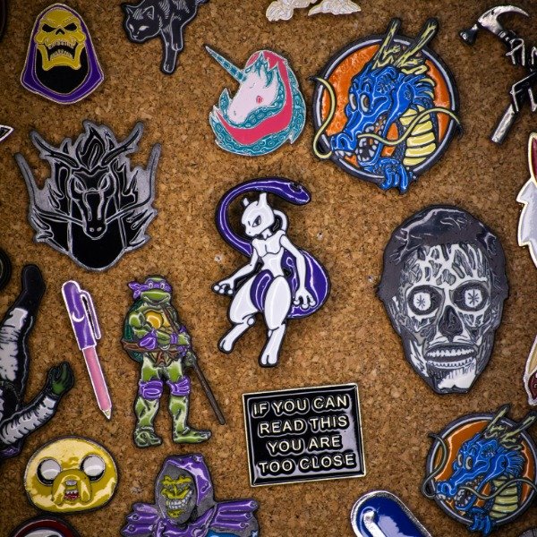Producto - Pin Mewtwo