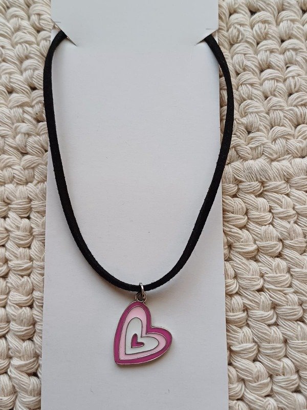 Producto - Collar gamuza corto corazón esmaltado