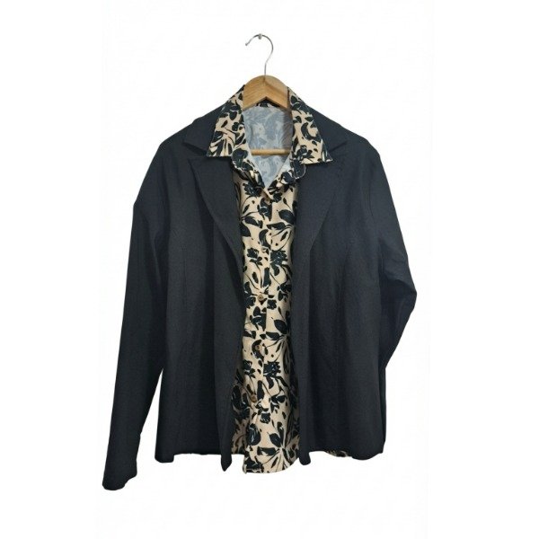 Producto - Blazer Negro de Bengalina. Talle 50/54 Amplio y elastizado
