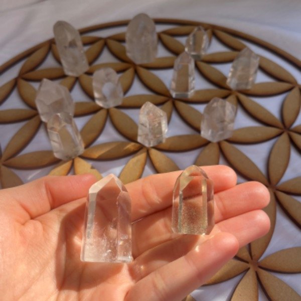 Producto - Punta Tameana Cuarzo Cristal - (3 a 5cm)