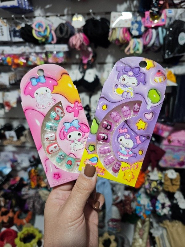 Producto - Uñas postizas de nena - Capibara/Sanrio