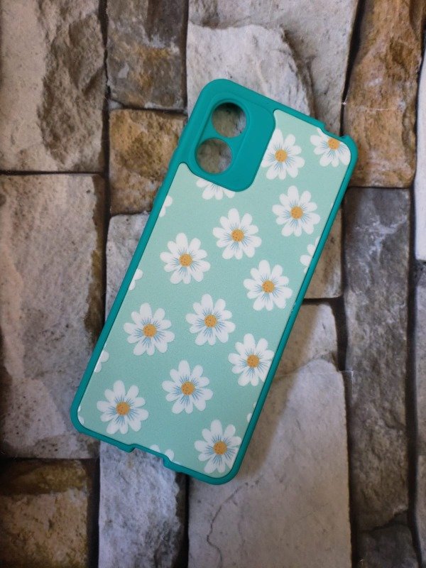 Producto - Funda rigida diseño Moto E13 margaritas