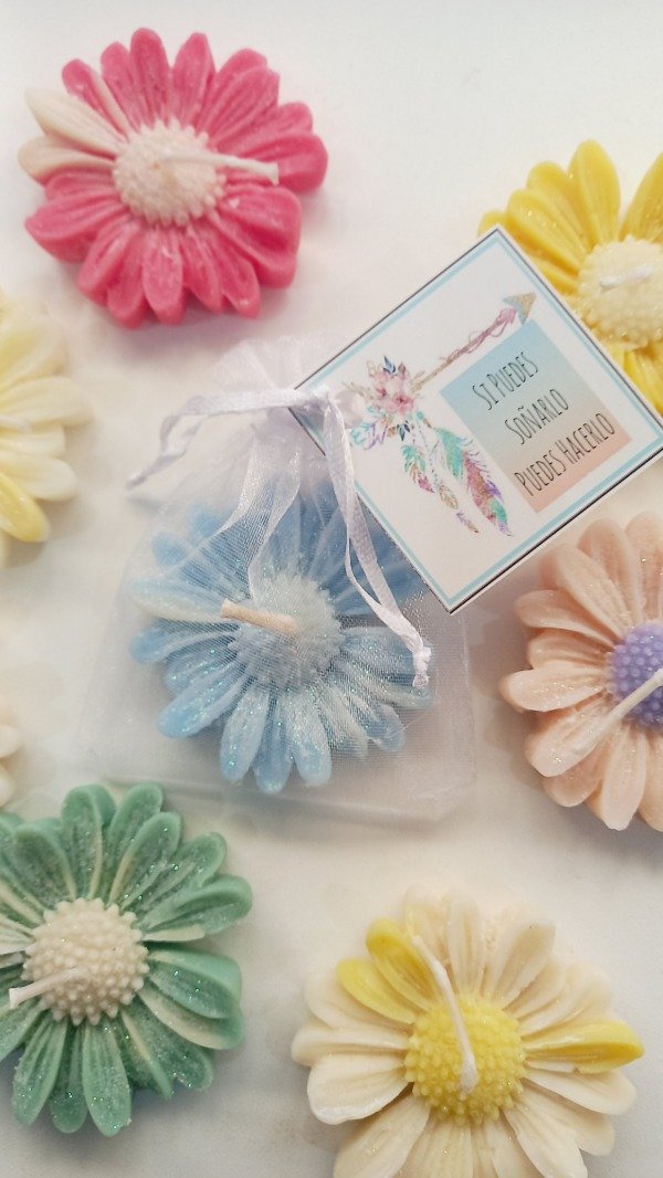 Producto - Vela margarita perfumada con bolsita de organza