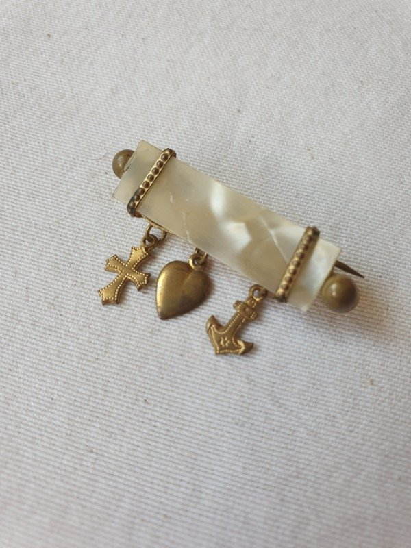 Producto - Brochecito Victoriano Love Faith Hope