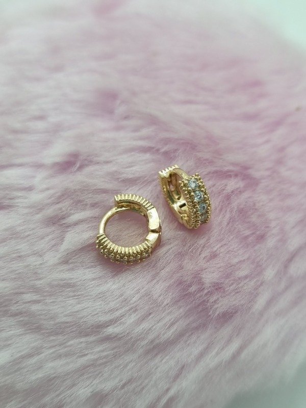 Producto - Aros acero dorado argollita strass text mini