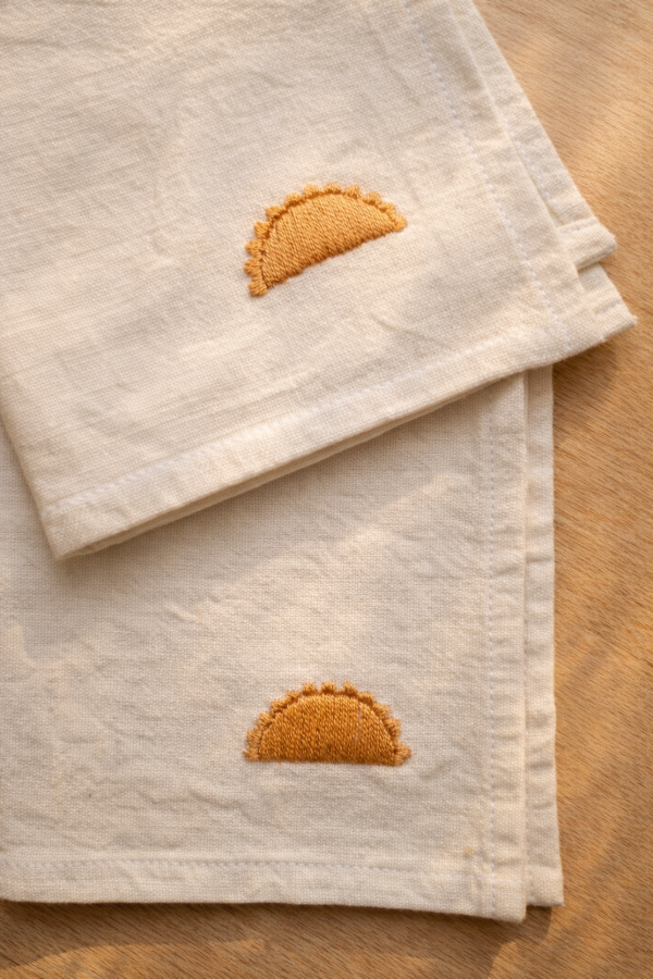 Producto - Servilletas / Mantelitos bordados a mano. Empanadas