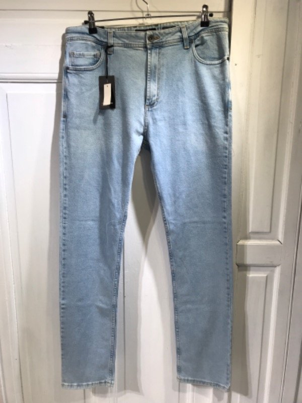 Producto - Jean KEVINGSTON celeste recto nuevo c/etiqueta- Talle 46- PRECIO: 80x