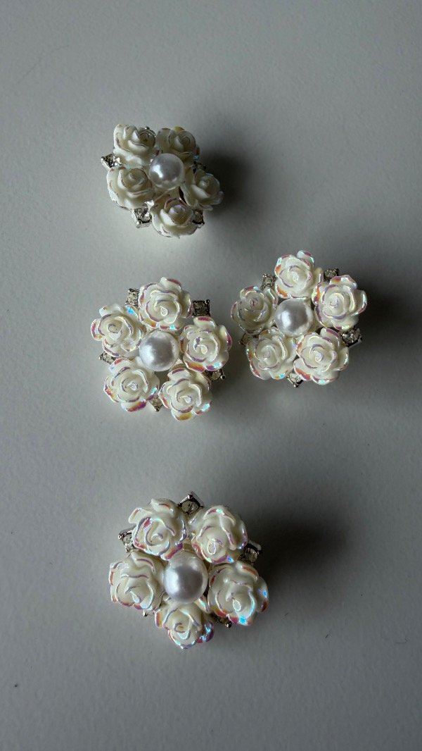 Producto - Botón 5 rosas y 1 perla - 1