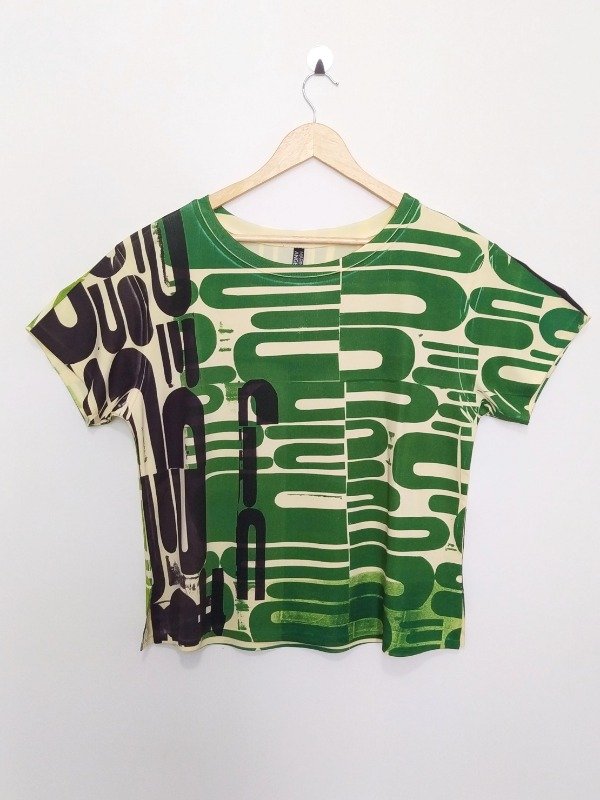 Producto - Remeron ZAS -estampa Galería en verde y negro-