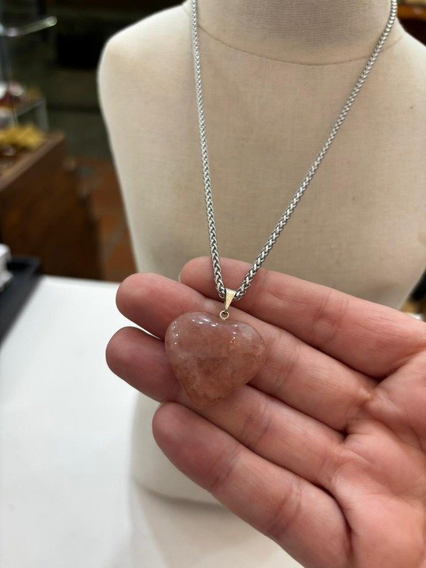 Producto - Collar con dije corazón cuarzo cherry
