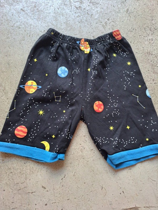Producto - Bermuda Planetas. Talle 6 años