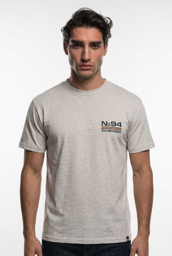 Producto - REMERA M/CORTA DC NO.94 WORKER COMPASS GRIS CLARO - 0
