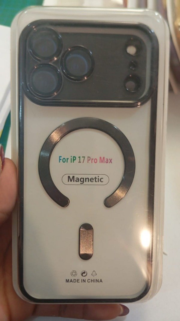 Producto - Funda Metallic Magnetic Case Negro para iPhone 17 Pro Max