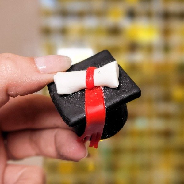 Producto - Decoración para torta en porcelana MINI BIRRETE