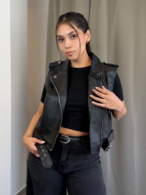 Producto - Chaleco ecocuero corto importado