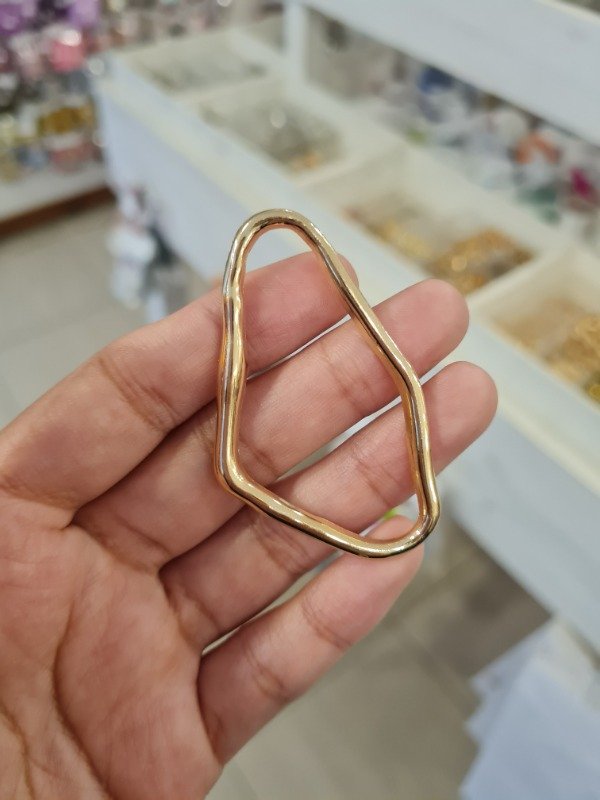 Producto - DIJE DORADO FORMA ASIMÉTRICA