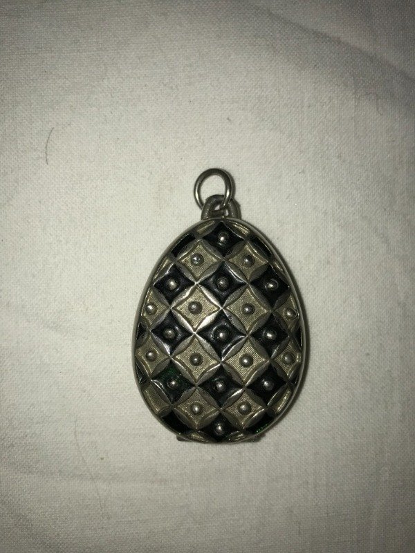 Producto - Metal reliquary box.