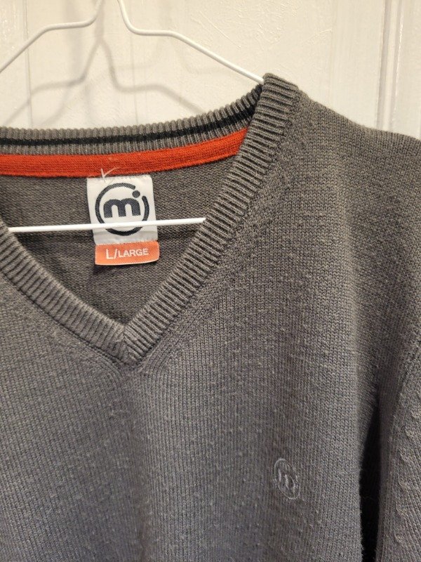 Producto - Sweater MISTRAL gris oscuro escote en v Talle L - PRECIO: 49X - 2