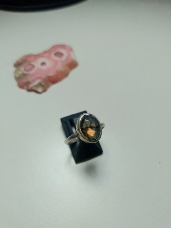 Producto - Anillo Labradorita Dorada facetada en Plata 925