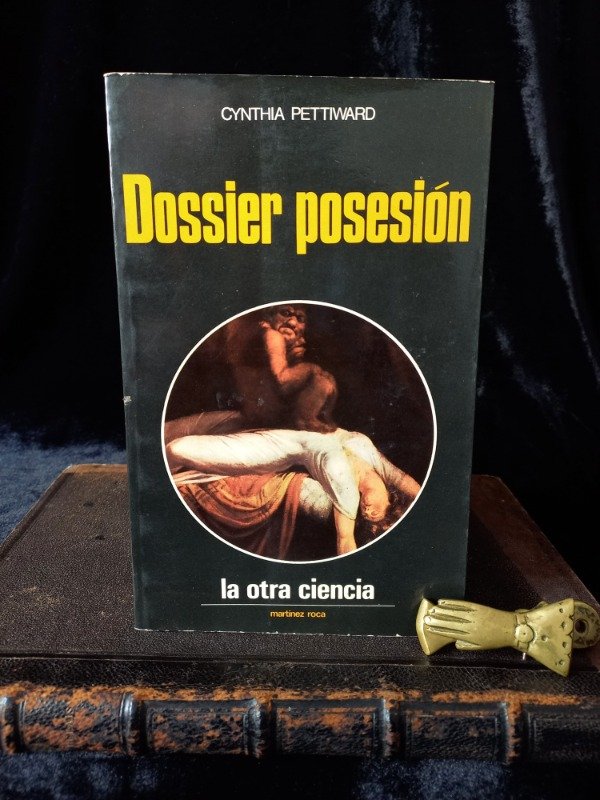 Producto - Dossier Posesión - Cynthia Pettiward
