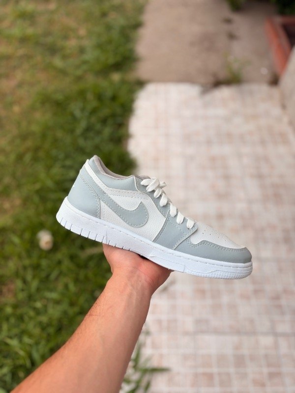 Producto - Nike low grises