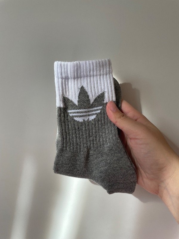 Producto - Tenis adulto Adidas originals gris borde blanco
