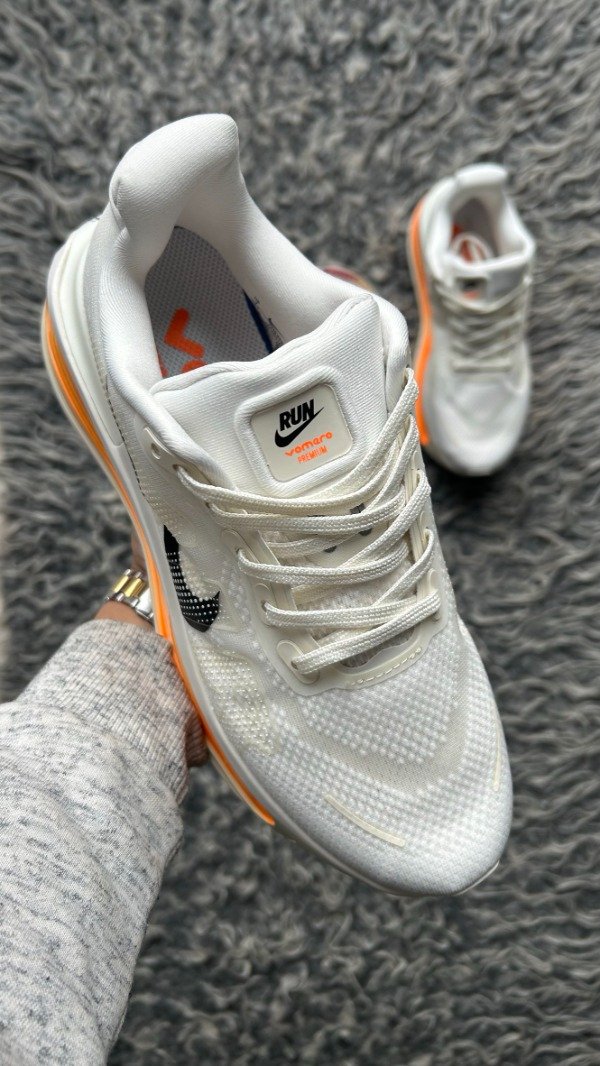 Producto - AIR MAX VOMERO SAIL TOTAL ORANGE - 1
