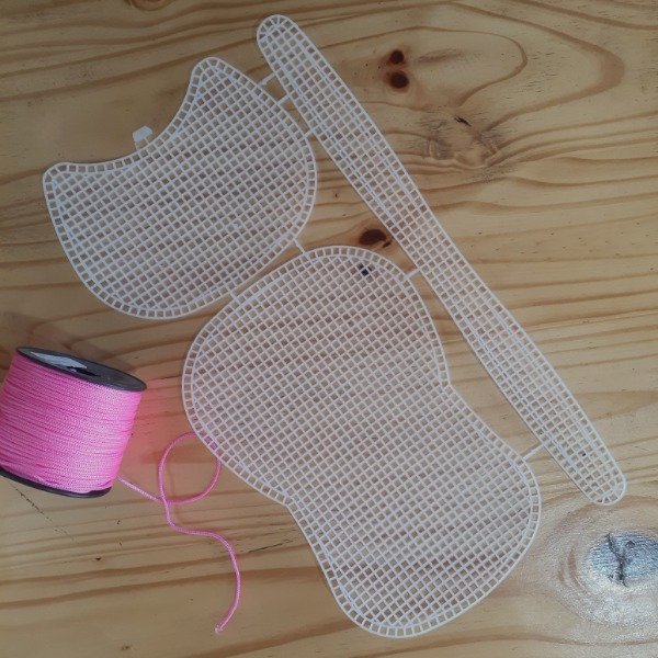 Producto - Plastic canvas cartera 42 x 19 cm