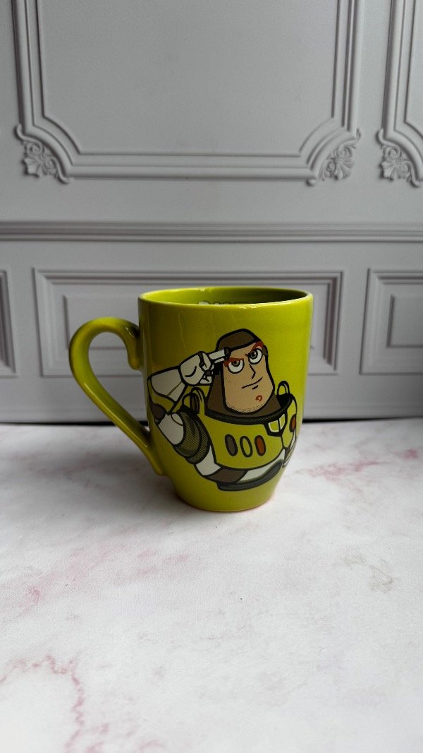 Producto - Taza verde - Buzz