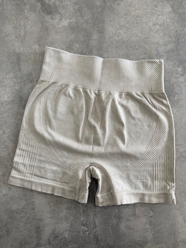 Producto - SHORT SEAMLESS SIN FRUNCE BEIGE premium