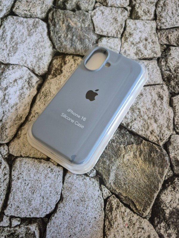 Producto - Funda silicone case logo Iphone 16 celeste grisáceo