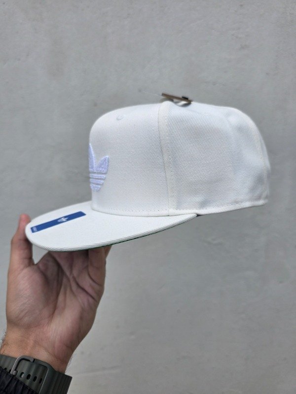 Gorro Adidas Originals snapback 2026 crema / verde talla única — imagen 4