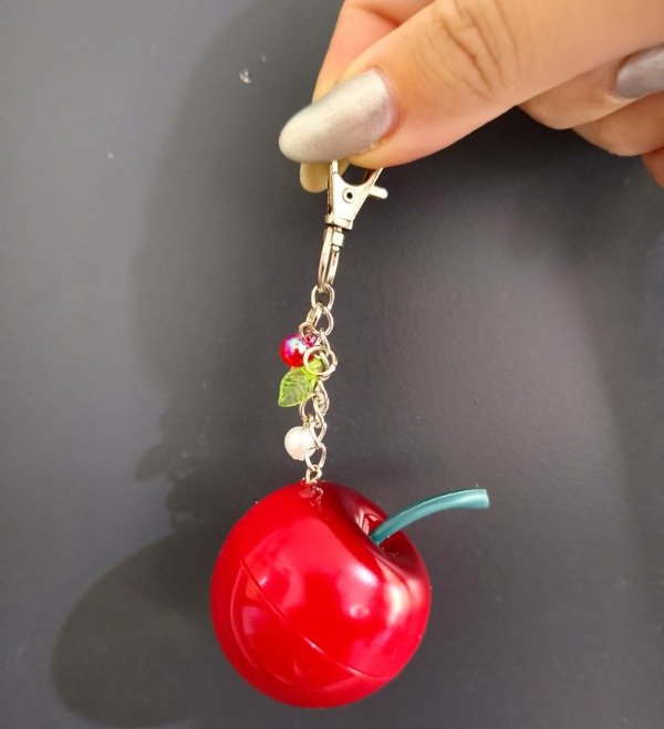 Producto - balsamo labial llavero cereza