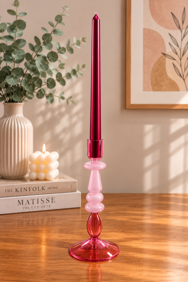 Producto - Candelabro vidrio mediano rosa + vela cónica roja