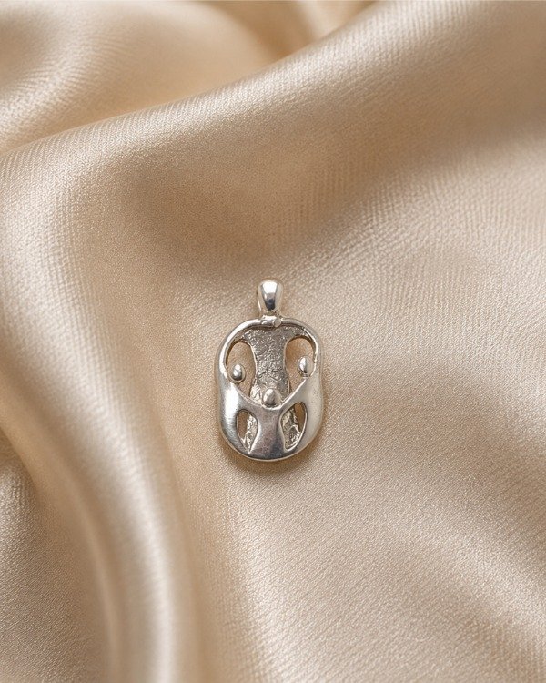 Producto - Dije de Plata Maternidad con Hijos