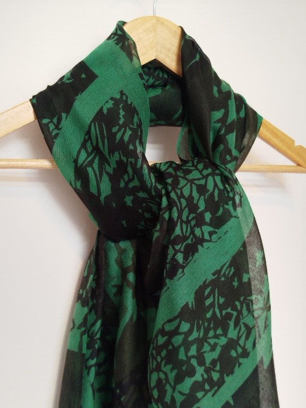 Producto - Pañuelo Mega -verde fuerte estampa en negro-