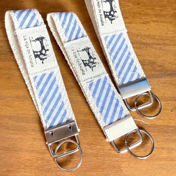 Producto - Llavero rayas celeste