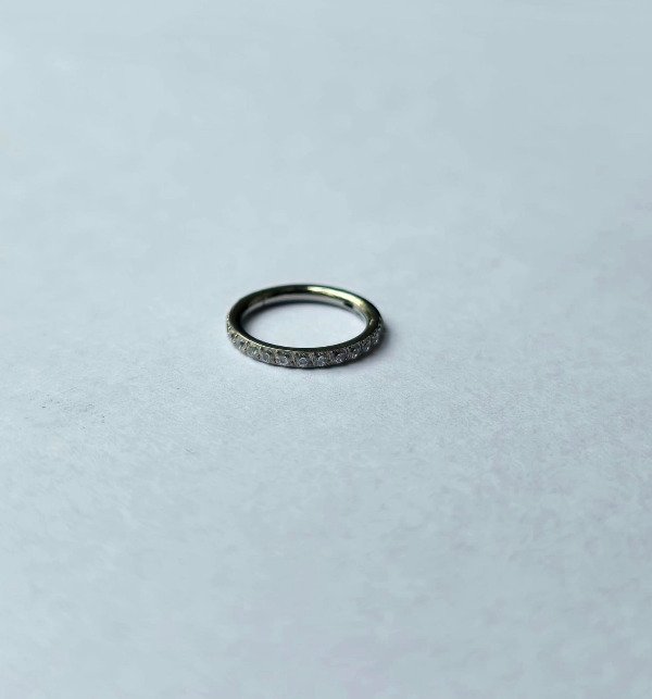 Producto - Clicker con strass laterales plateado