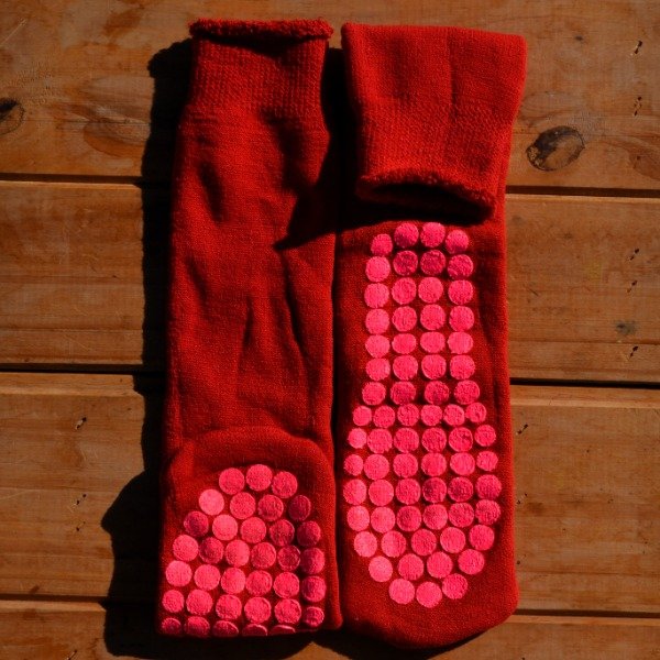 Producto - Pantumedia con antideslizante - Roja - 1