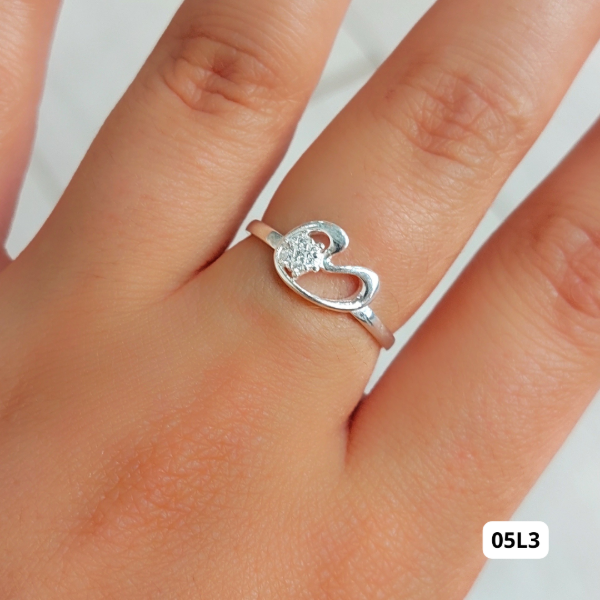 Producto - Anillo corazón irregular con flor de cubics