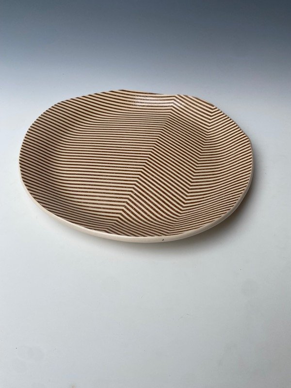 Producto - PLATO ZIGZAG MARON