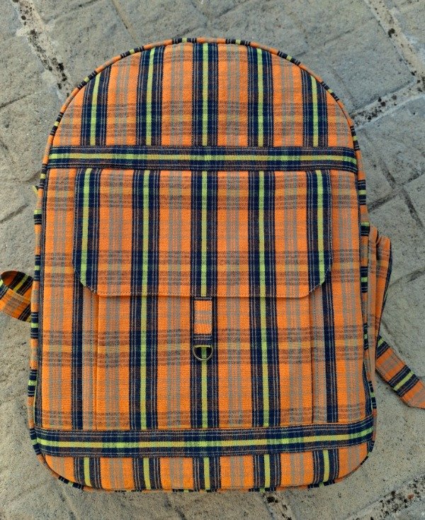 Producto - Mochila cuadros naranja