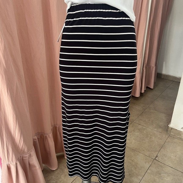 Producto - Pollera 3/4 Negra rayas