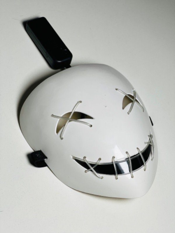 Producto - MASCARA ANIME BLANCA CON LUZ LED