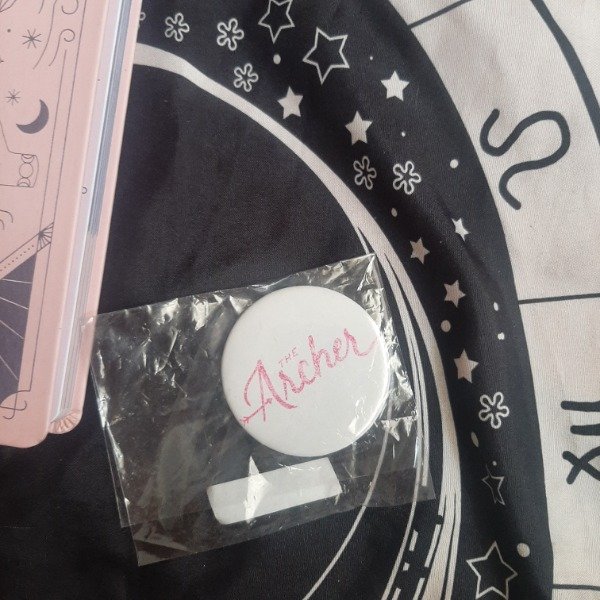 Producto - pin taylor the archer