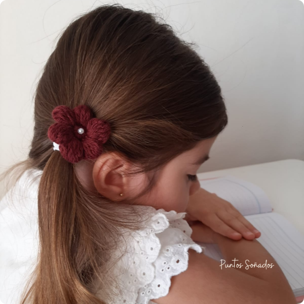 Producto - Colero flor tejida "Lirio" Colegio