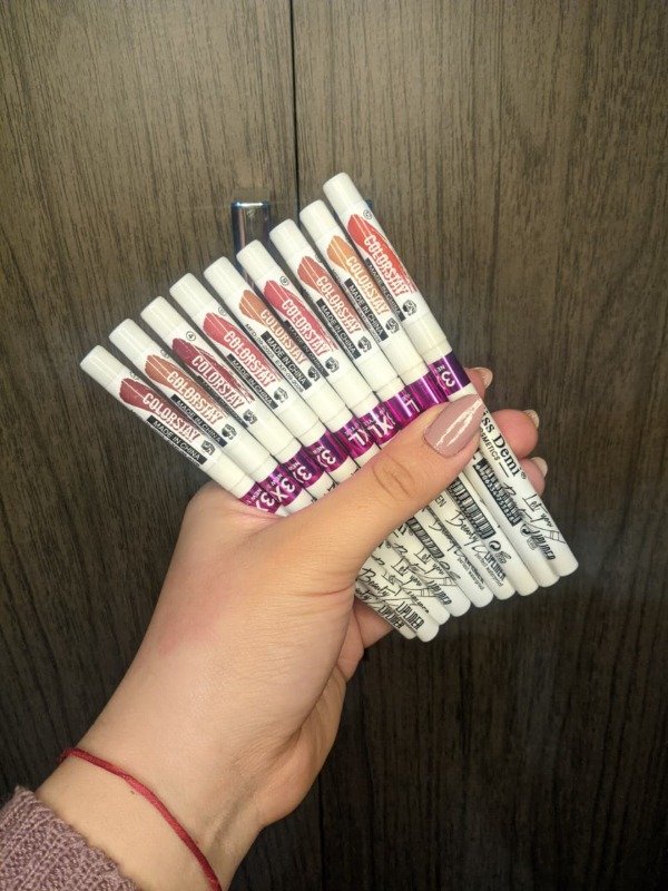 Producto - Delineador Retráctil para Labios