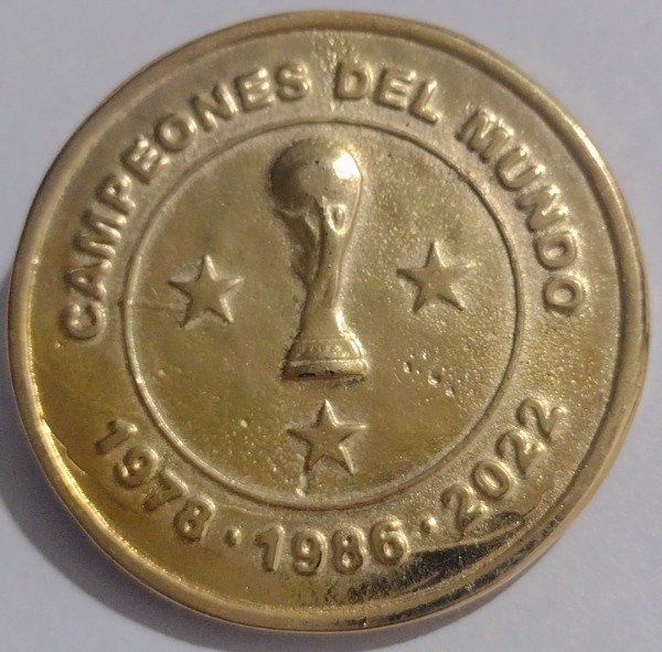 Producto - Colección de Medallas Campeones del Mundo. Kempes. Maradona. Messi. Dibu - 7