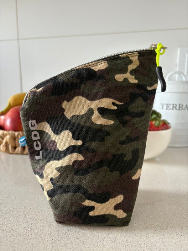 Producto - Yerbero con Pico Vertedor CAMUFLADO