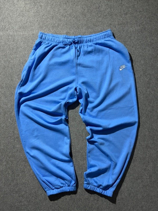 Producto - Joggin Nike, color celeste.Talle XL